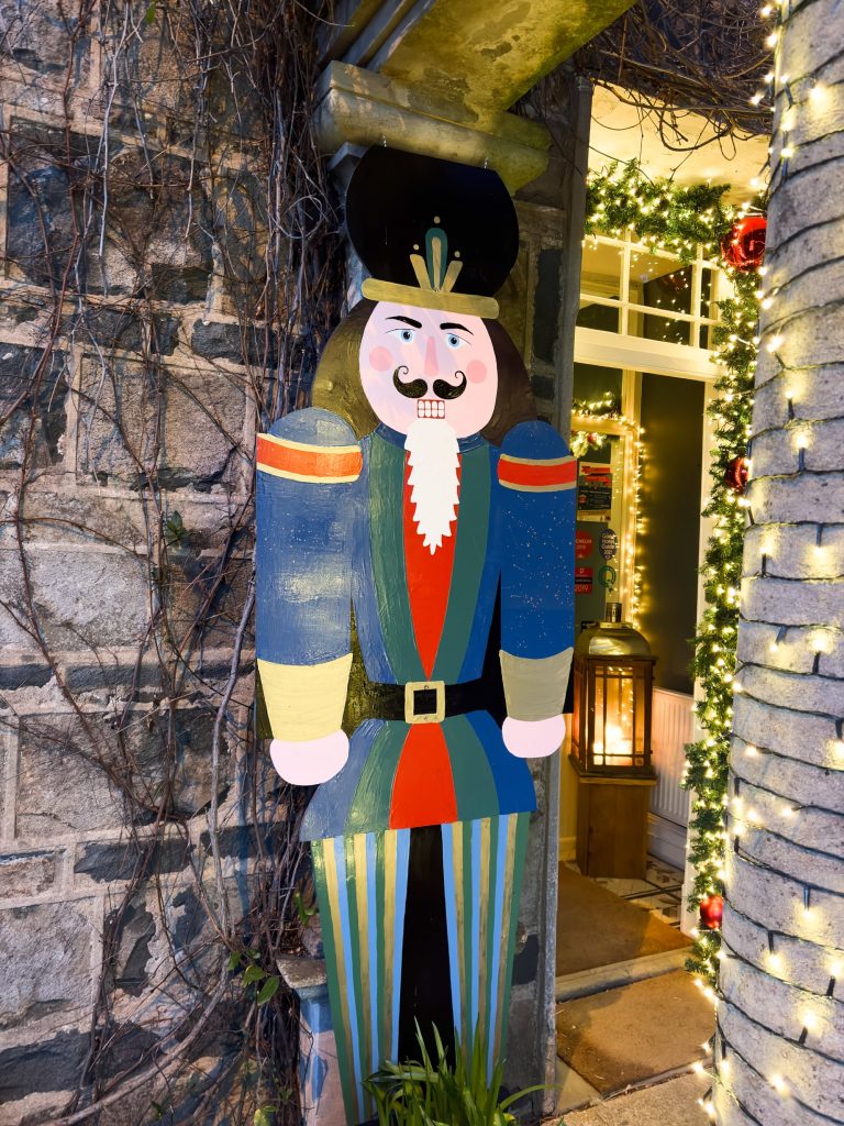 lLys Meddyg Christmas